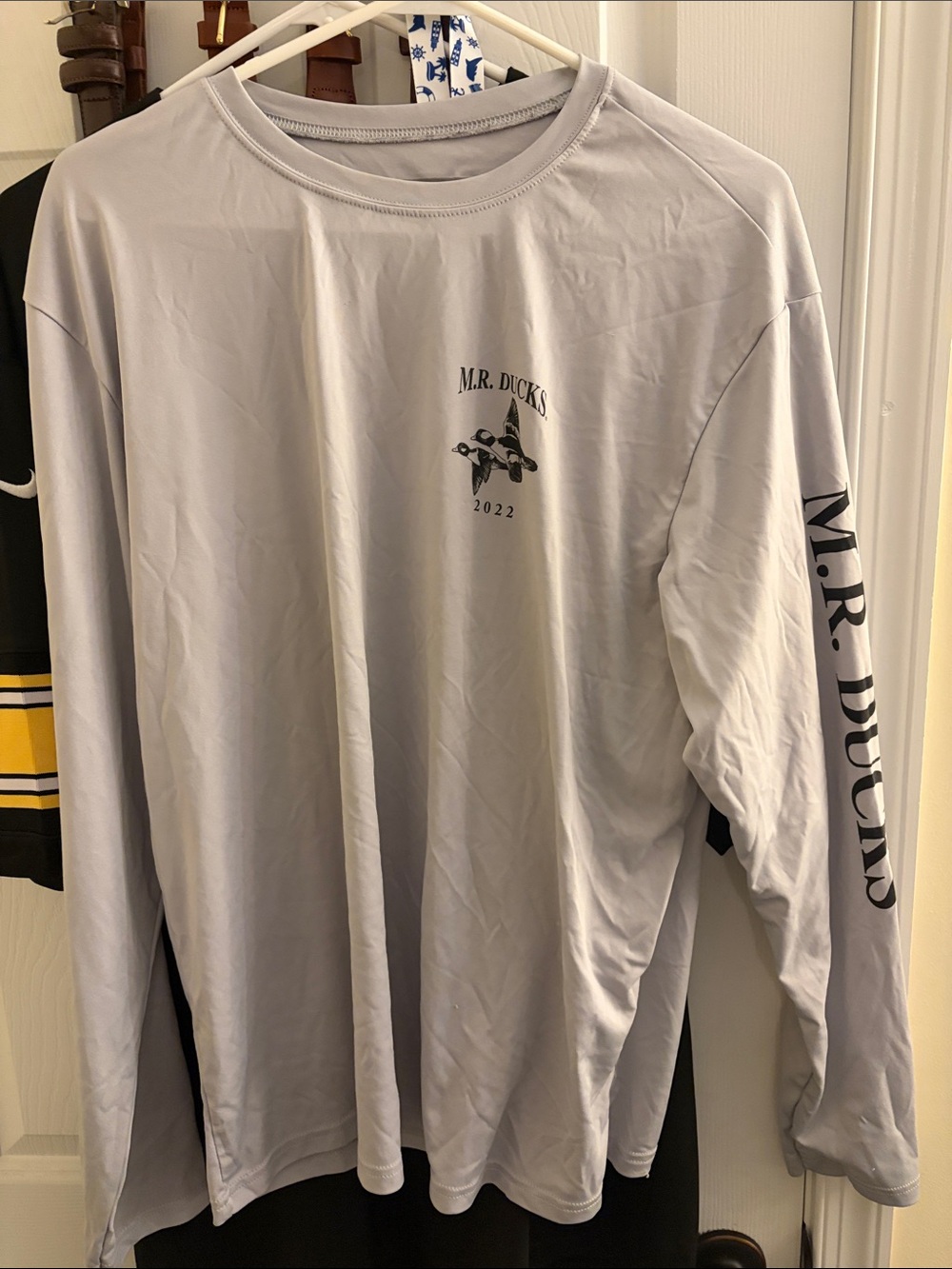 M.R. Ducks Men's Long-Sleeve Performance Shirt - Light Gray